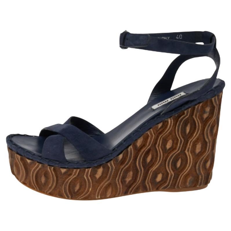 Miu Miu Blue Suede Wedge Platform Ankle Strap Sandals Size 40 (Sandales à semelles compensées en daim)