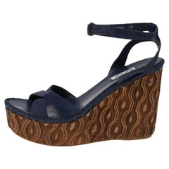 Miu Miu Blue Suede Wedge Platform Ankle Strap Sandals Size 40 (Sandales à semelles compensées en daim)