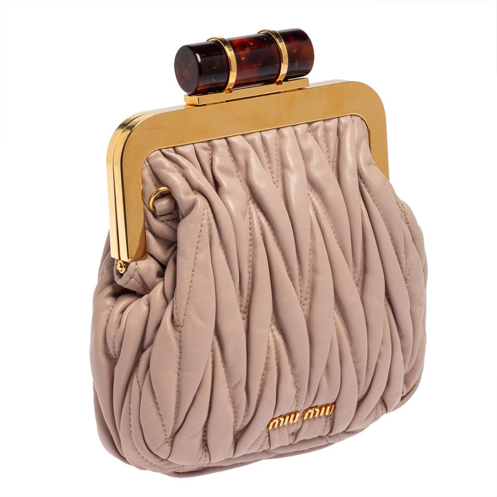 Miu Miu Blush Pink Leather Matelassé Clasp Clutch In Good Condition In Dubai, Al Qouz 2