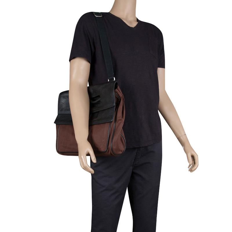 Miu Miu Brown/Black Nylon and Leather Messenger Bag In Good Condition In Dubai, Al Qouz 2