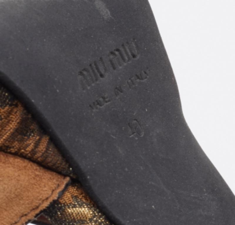 Miu Miu Braun/Gold Brokat Stoff Python Trim D'orsay Riemchenpumps Größe 40 im Angebot 3