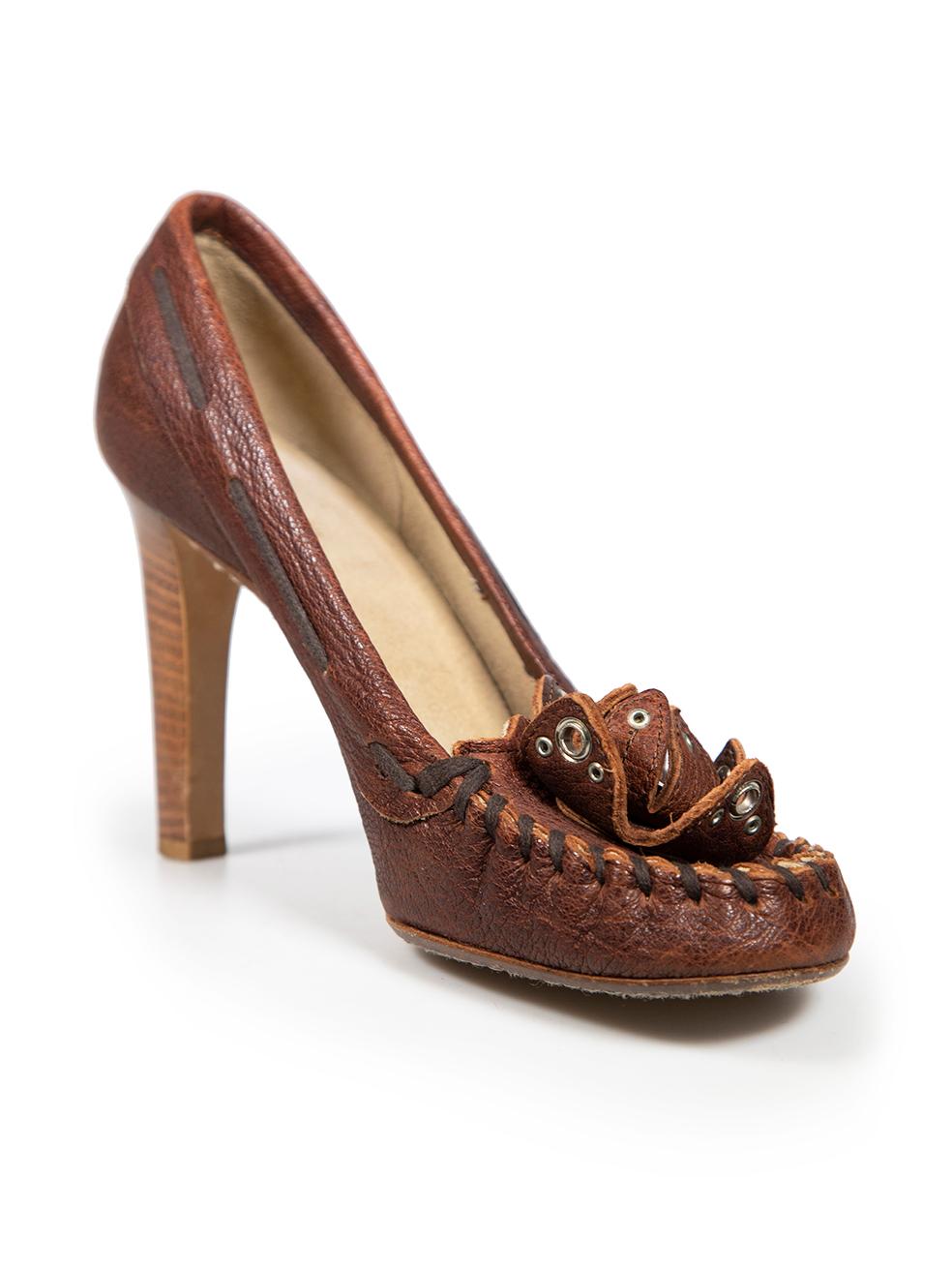 CONDITION is Good. General wear to shoes is evident. Moderate signs of wear to both shoe heels with abrasions to the leather and the flowers have started to curl on this used Miu Miu designer resale item.
 
 Details
 Brown
 Leather
 Pumps
 Round