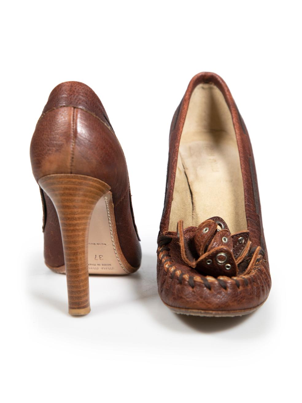 Miu Miu Brown Leather 3D Flower Detail Pumps Size IT 37 In Good Condition For Sale In London, GB