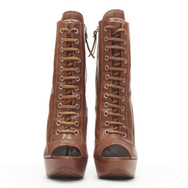 Marron MIU MIU bottines à talons hauts en cuir marron avec plateforme et lacets EU37.5 en vente