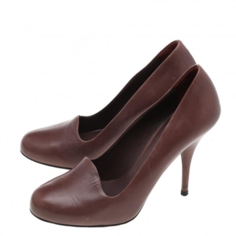 Women's Miu Miu Brown Leather Round Toe Pumps Size 35 For Sale