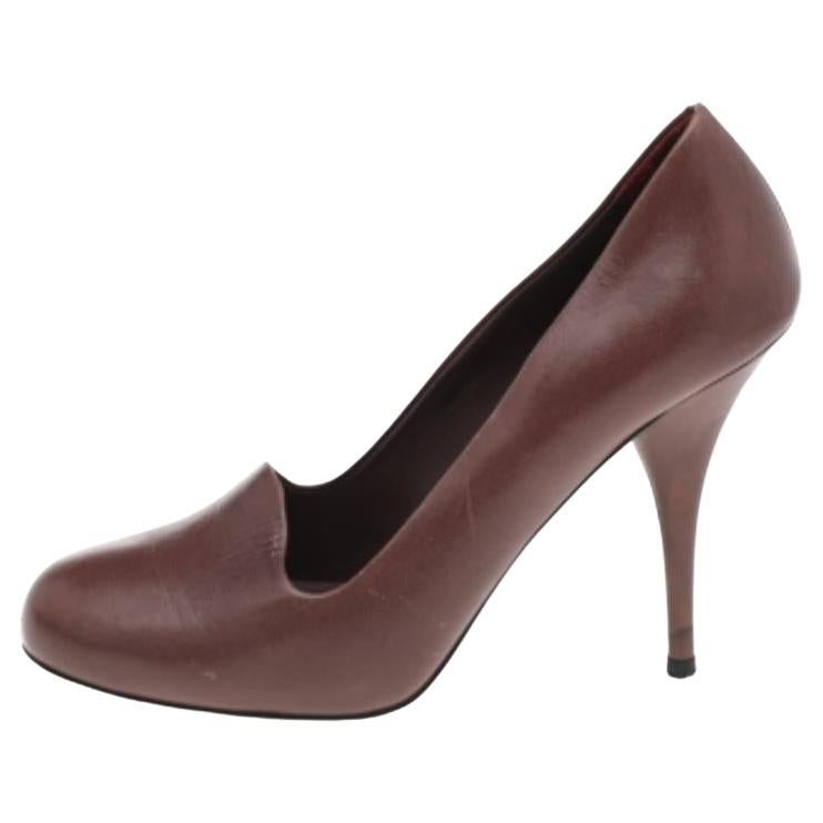 Miu Miu Brown Leather Round Toe Pumps Size 35 For Sale