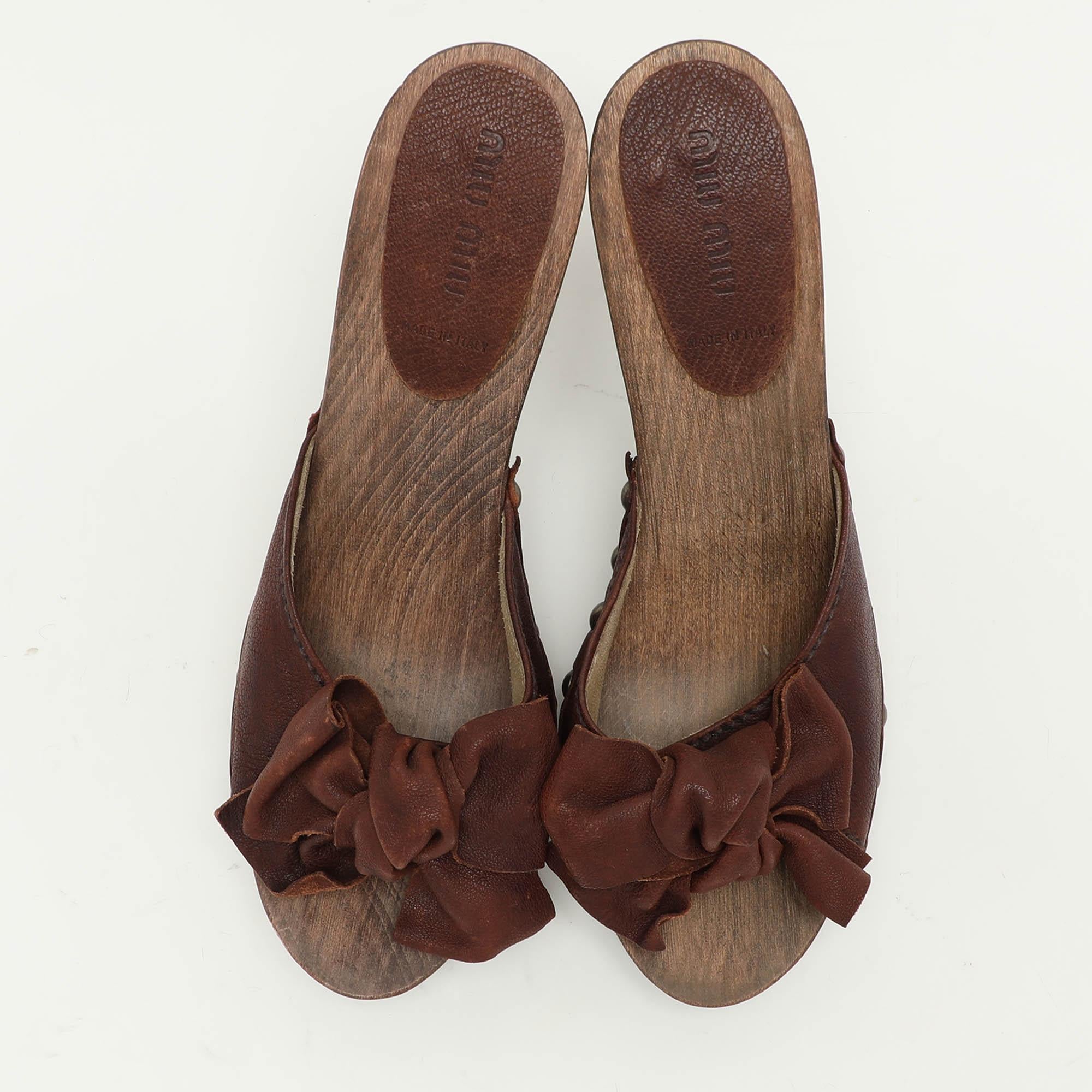 Marron Miu Miu Brown Leather Wooden Clog Slide Sandals Size 39 en vente