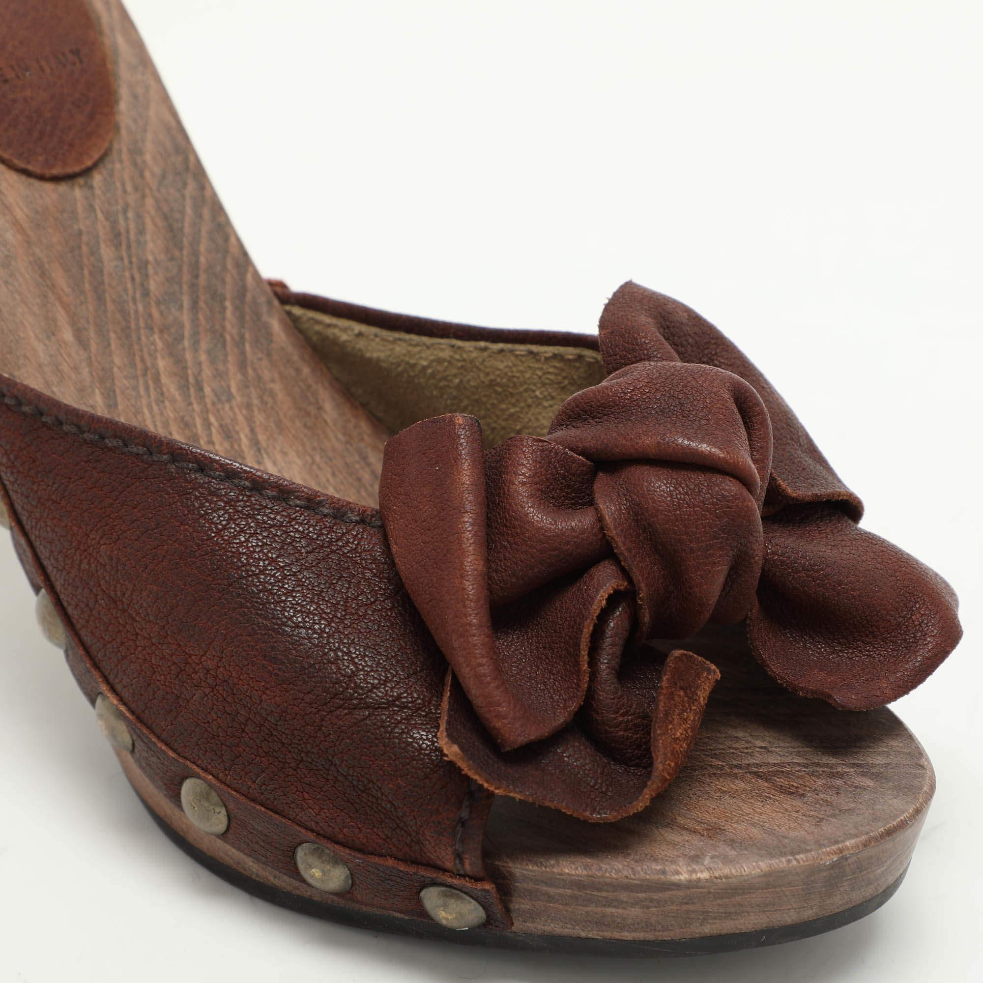 Miu Miu Brown Leather Wooden Clog Slide Sandals Size 39 en vente 2