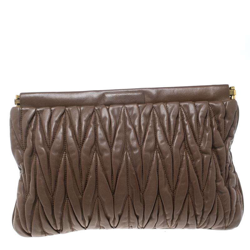 Stunning to look at, this pretty frame clutch from Miu Miu is sure to lift up any outfit. Crafted from brown matelasse leather, the bag comes with a fabric lined interior that will hold all your daily essentials.

Includes: Packaging

