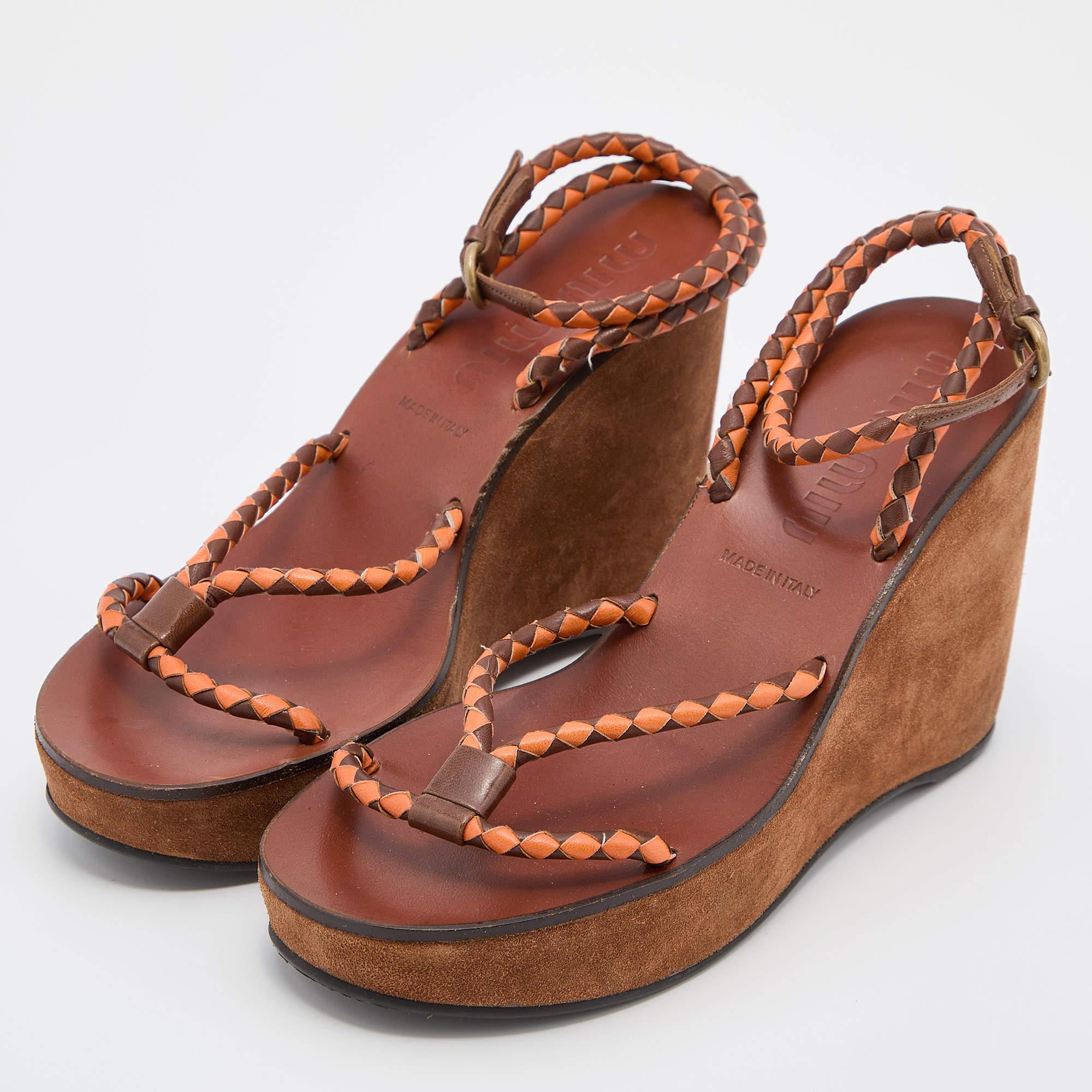 Grab your ideal companion for casual outings from the fashion house of Miu Miu. Crafted from leather they feature open toes and ankle straps. The wedges stand tall with 11cm heels and platforms to provide ultra comfort to the feet.