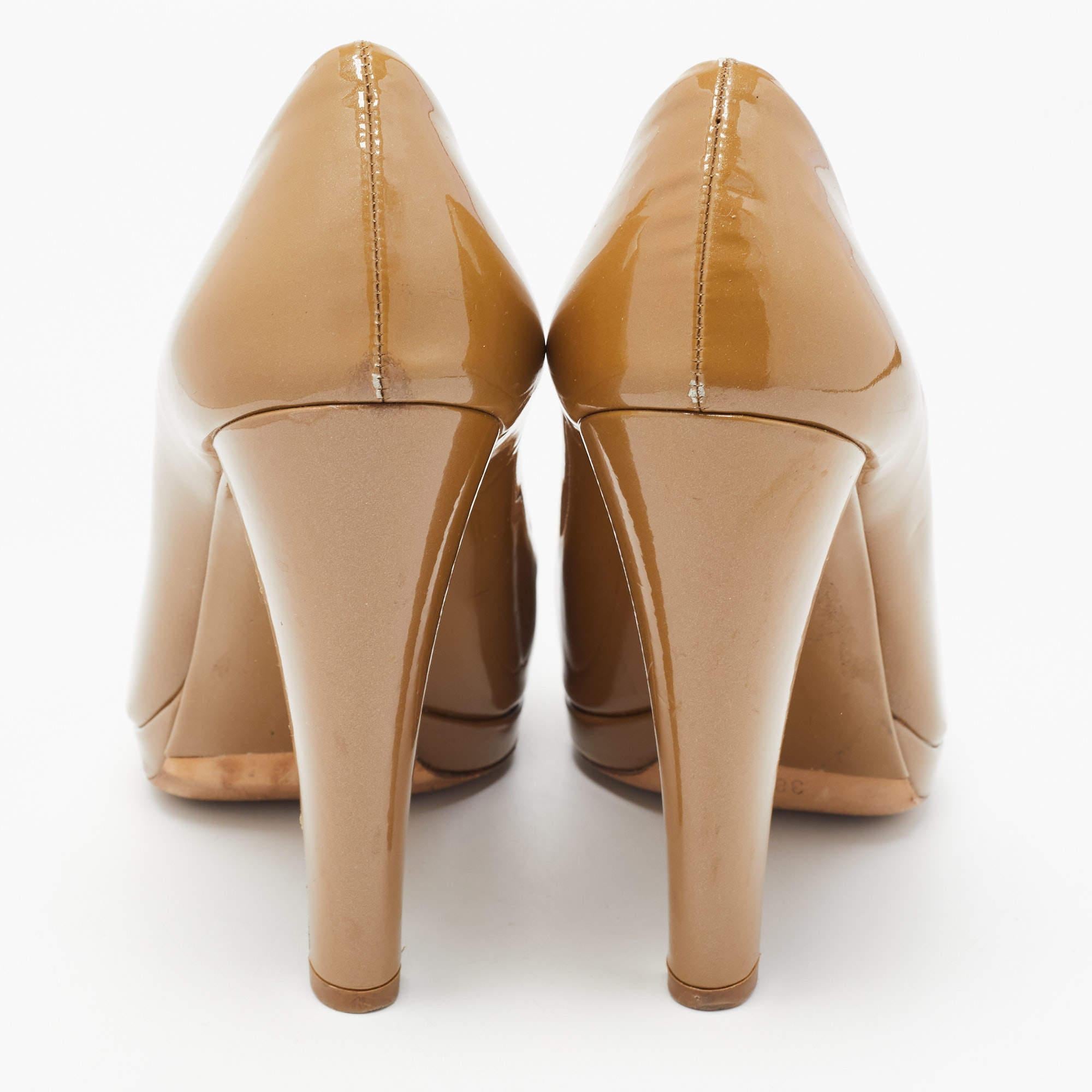 De las mujeres Bombas de plataforma de charol marrón Miu Miu talla 38.5 en venta
