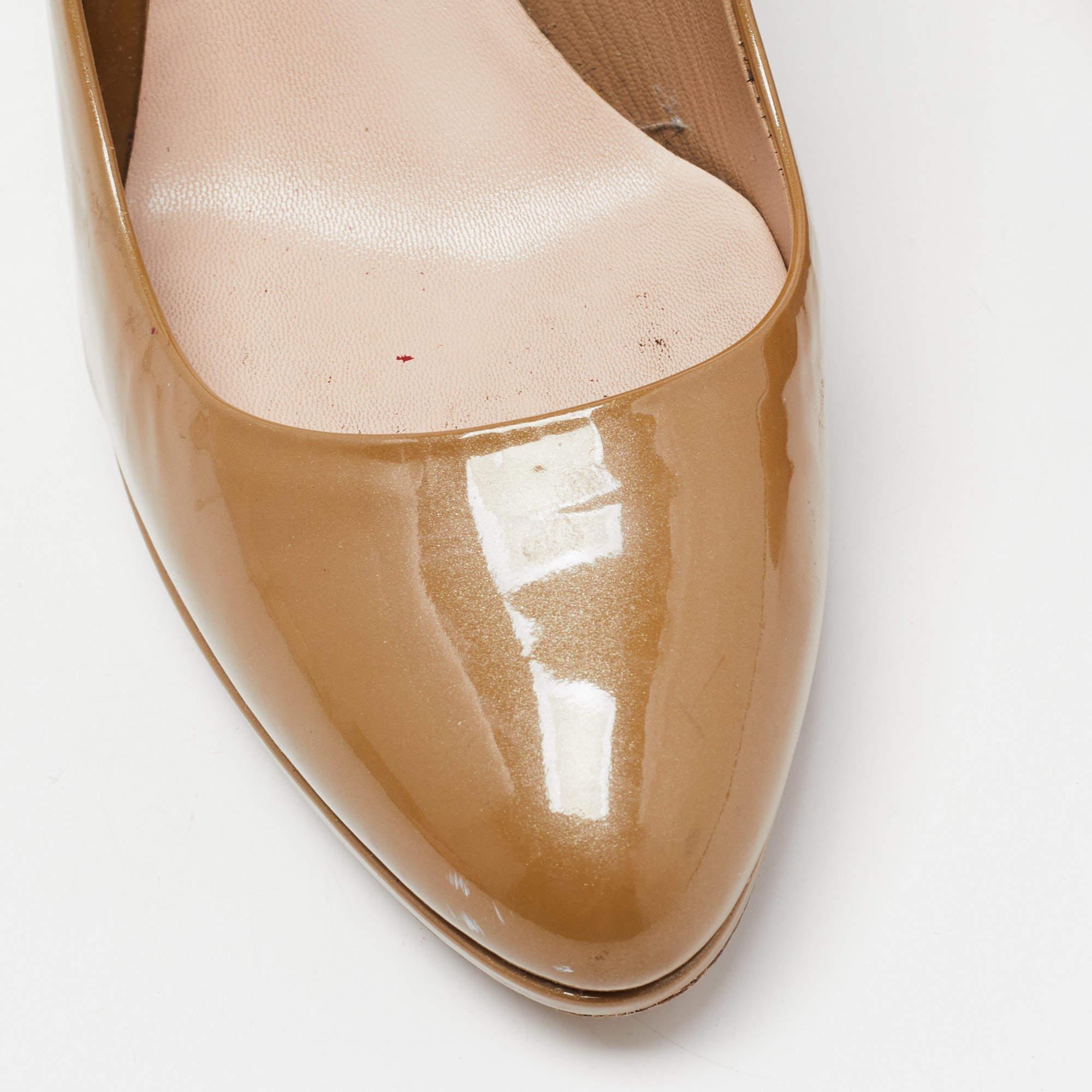 Bombas de plataforma de charol marrón Miu Miu talla 38.5 en venta 2