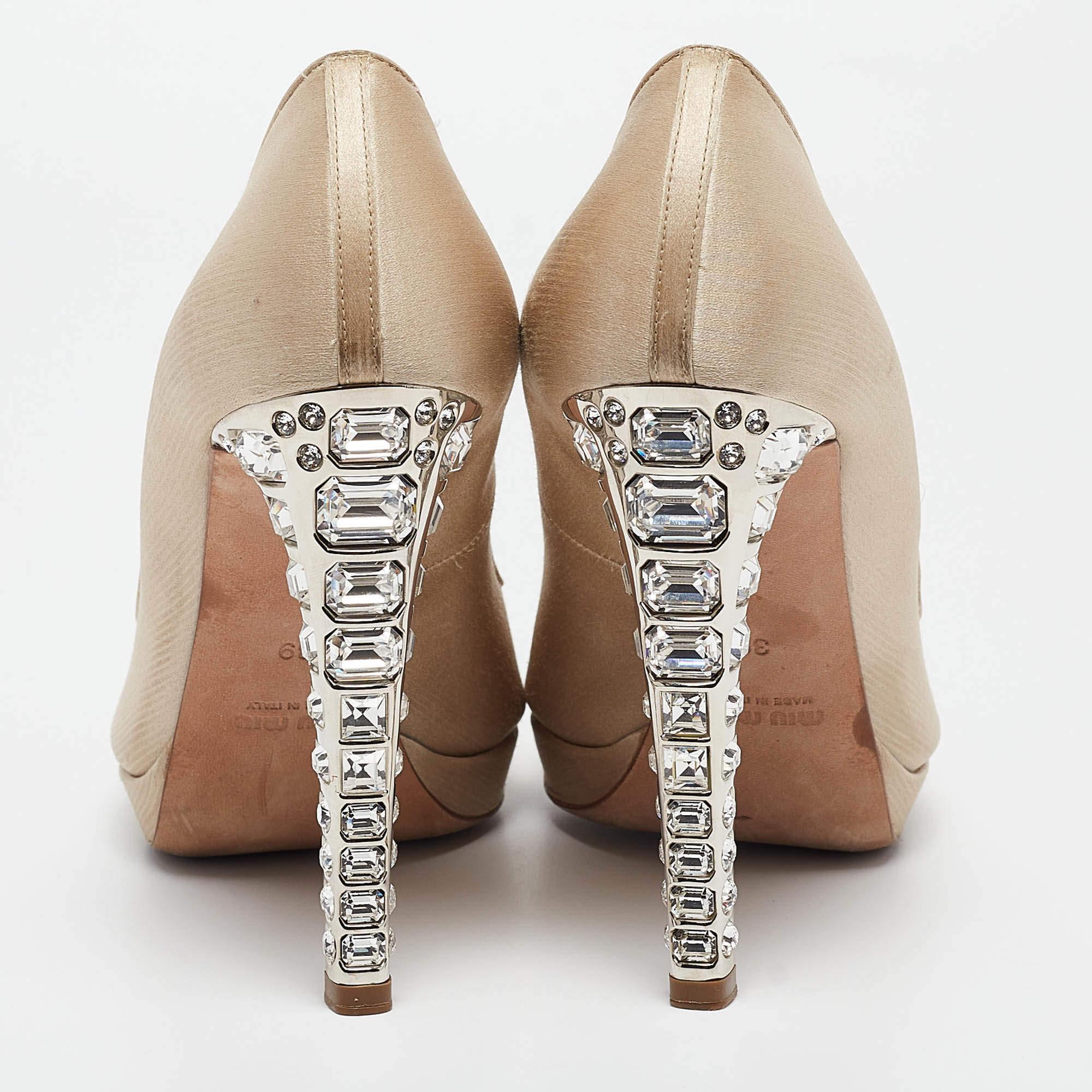 Miu Miu Brown Satin Crystal Embellished Heel Peep Toe Platform Pumps Größe 39 Damen im Angebot