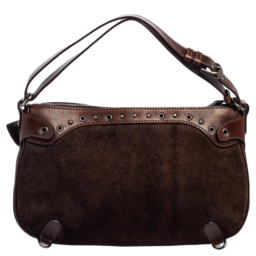 Luxe in appeal and design, this Western hobo by Miu Miu will be a valuable addition to your closet. It has been designed using brown suede and leather on the exterior, with a floral applique perched on the front. It has been provided with