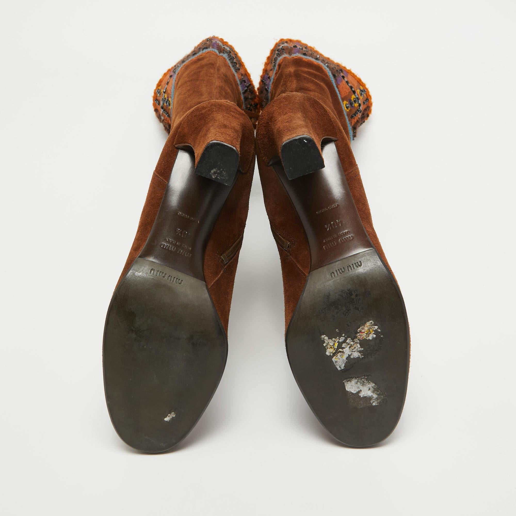 Miu Miu Brown Wildleder verschönert knielange Stiefel Größe 40.5 im Angebot 2