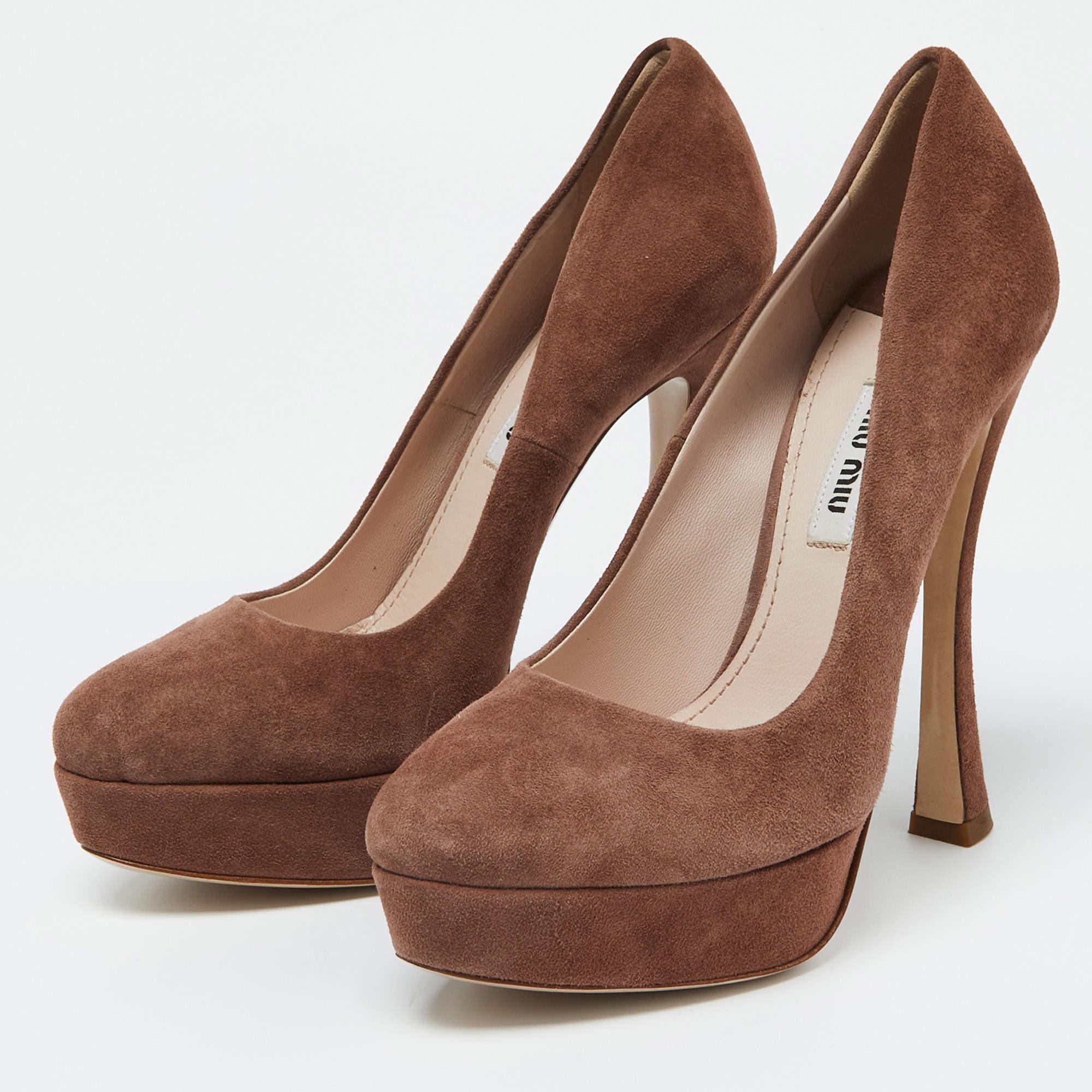 Make a chic style statement with these designer pumps. They showcase sturdy heels and durable soles perfect for your fashionable outings