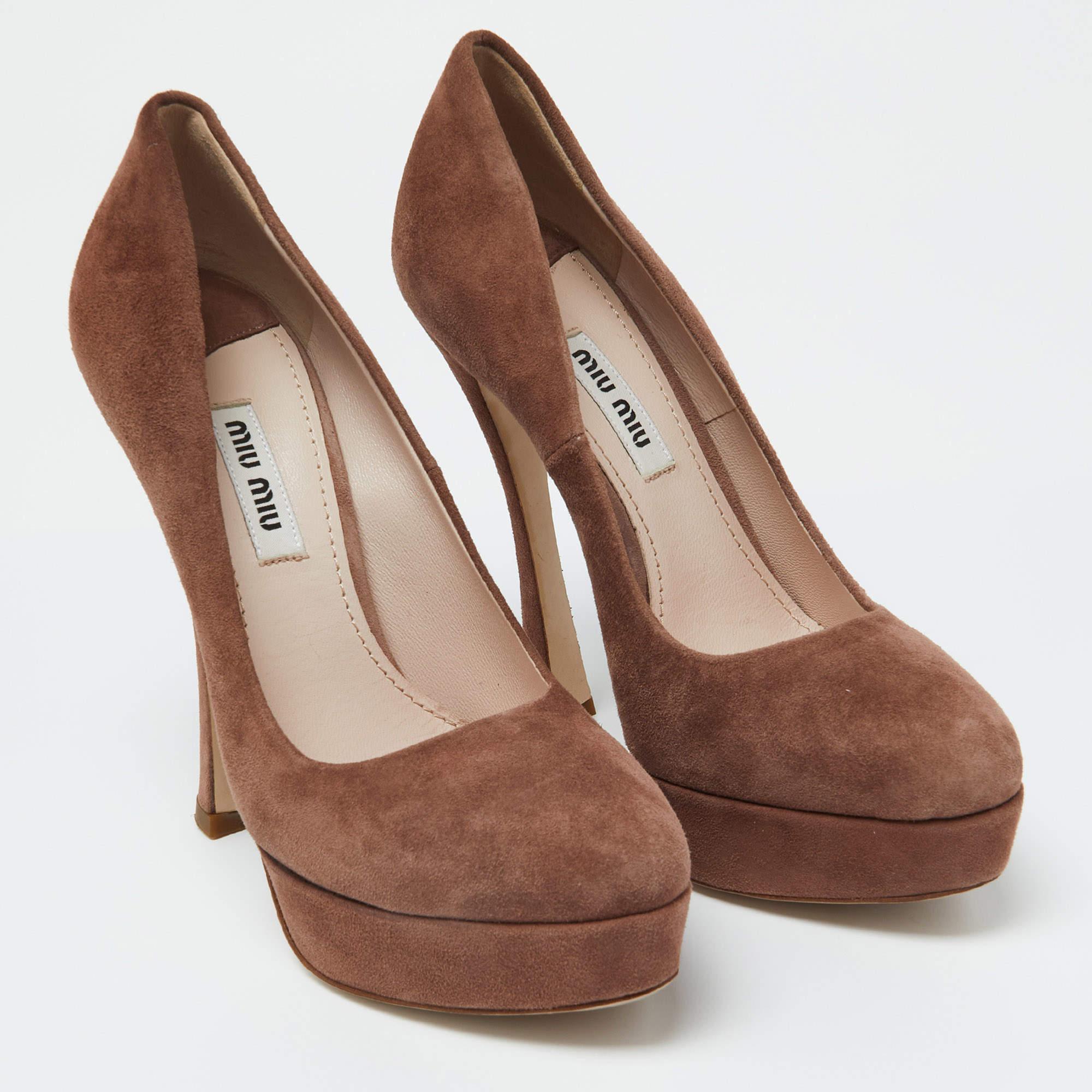 Miu Miu - Escarpins à plateforme en daim Brown - Taille 35 Neuf - En vente à Dubai, Al Qouz 2