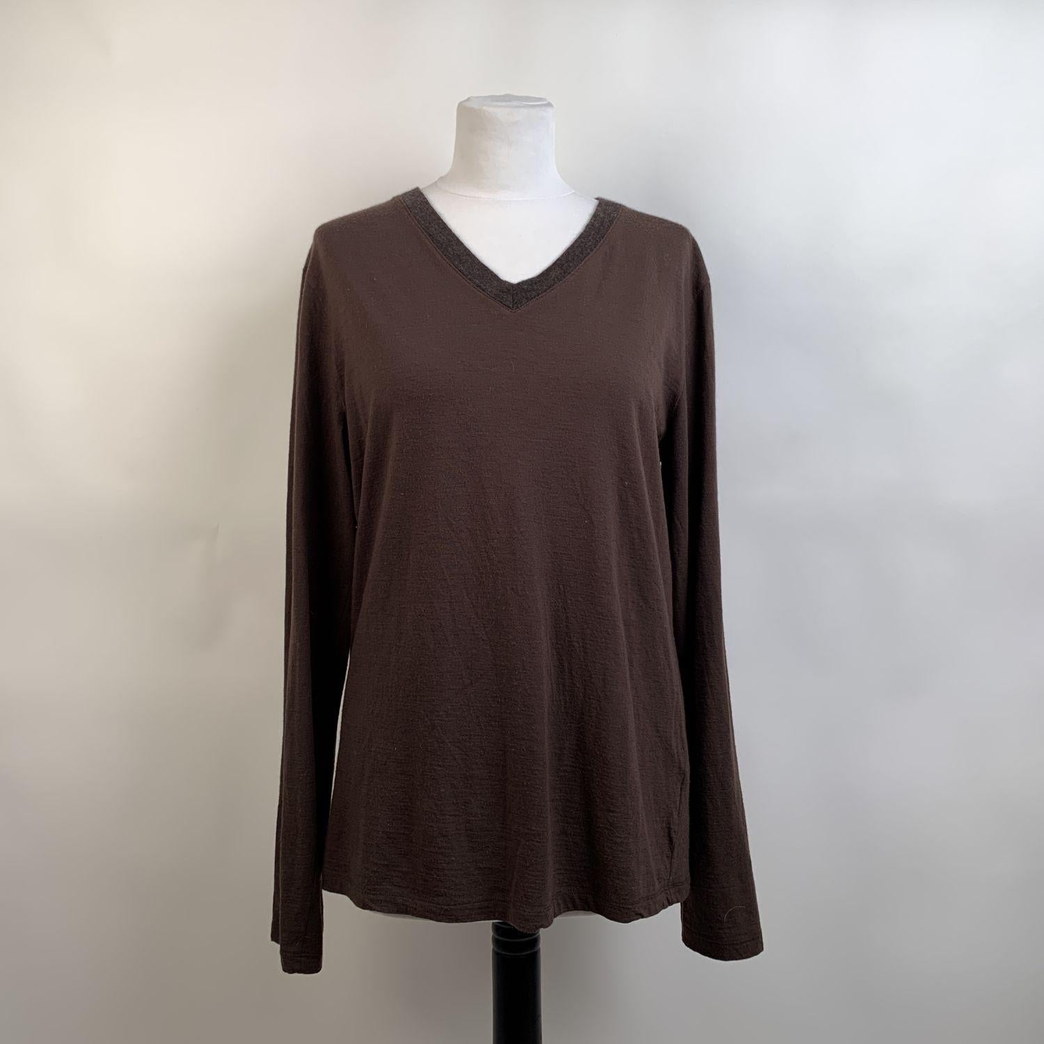 Long sleeve styling Miu Miu jumper. Featuring V neckline with gray contrast trim in wool. Brown color. Composition: 88% wool, 12% nylon. Size: Large (but it fits smaller. it should correspond to a MEDIUM size)



Details

MATERIAL: Wool