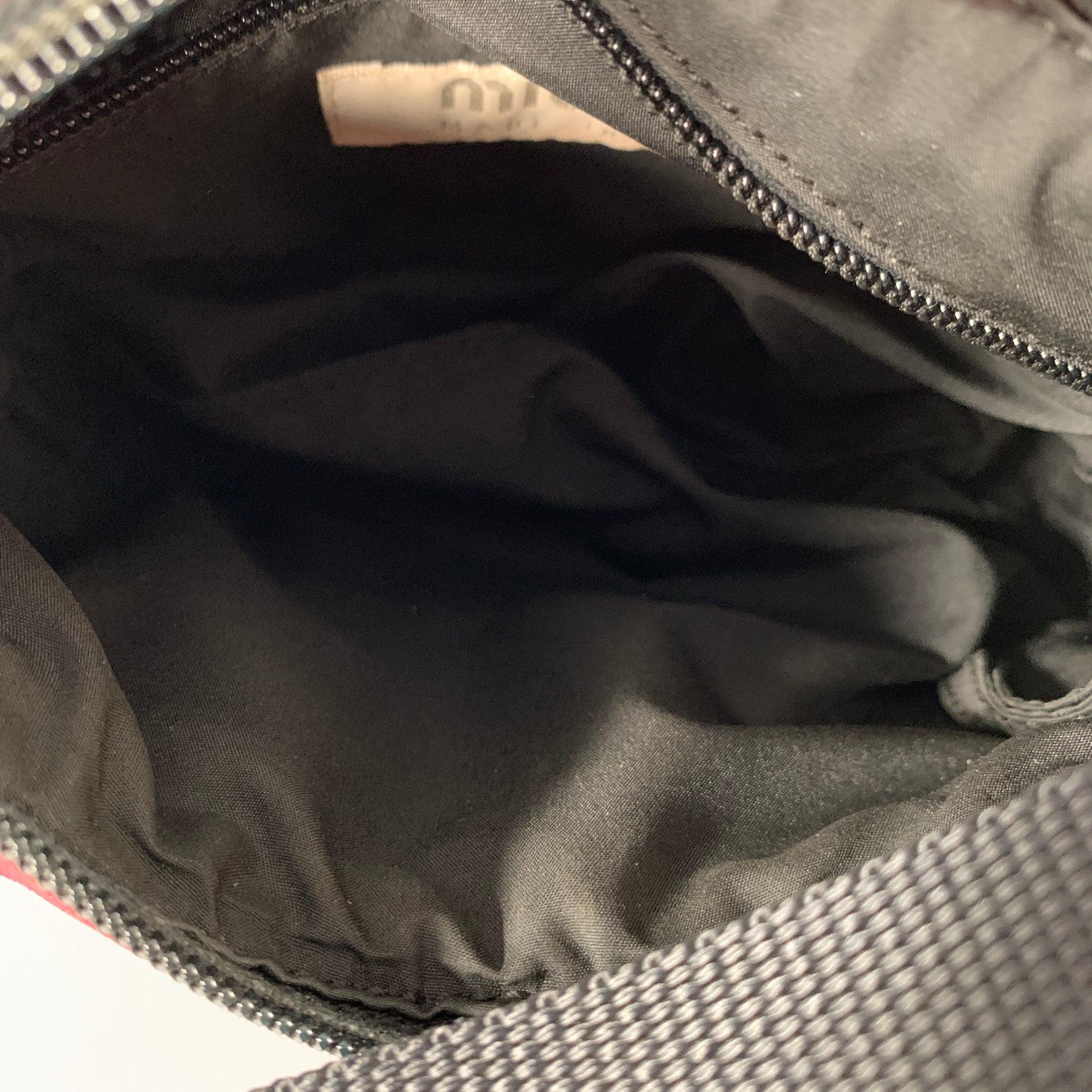 MIU MIU Borsa a tracolla in nylon nero borgogna in vendita 2