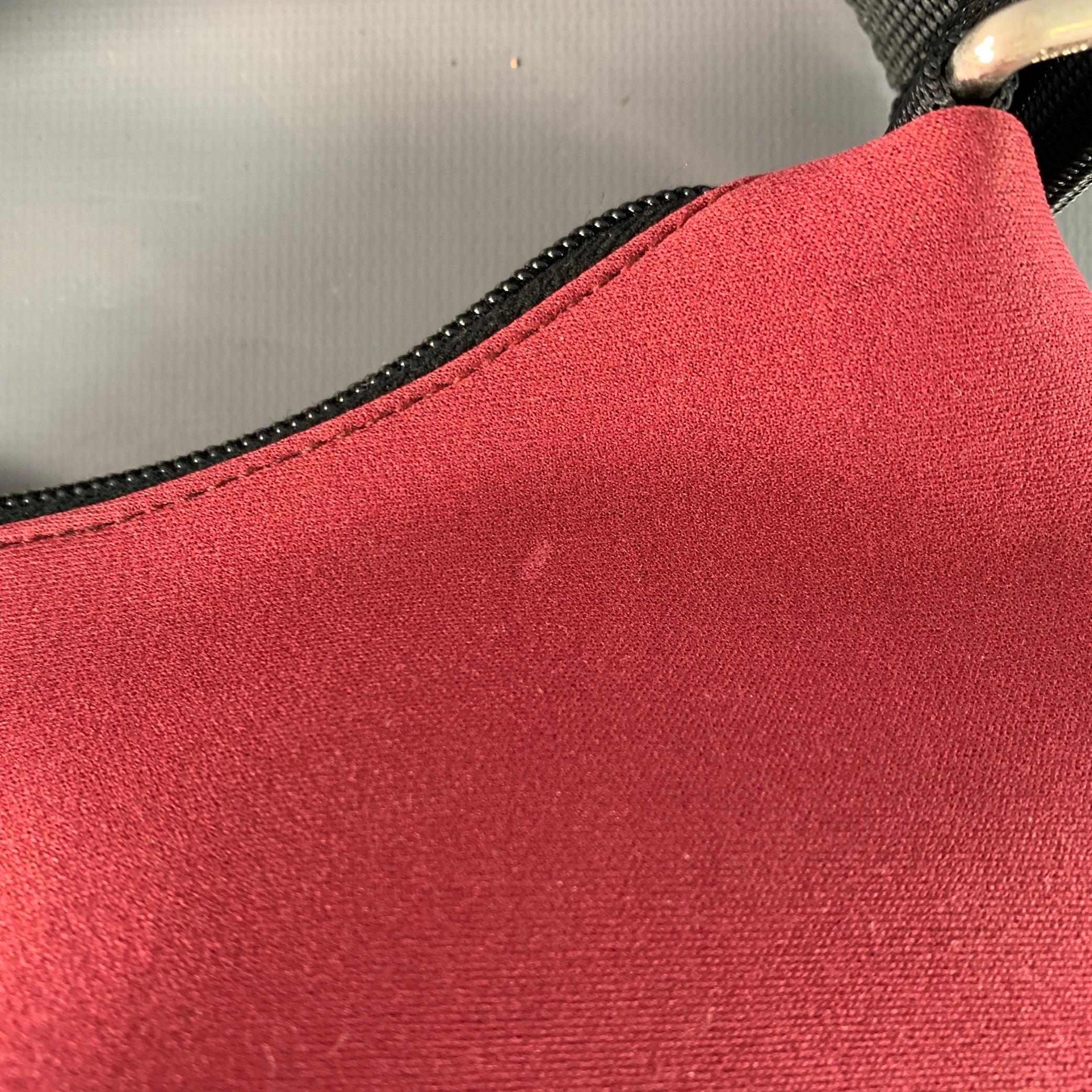 MIU MIU Borsa a tracolla in nylon nero borgogna in vendita 3