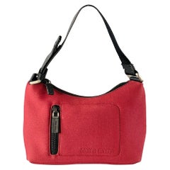 MIU MIU Borsa a tracolla in nylon nero borgogna