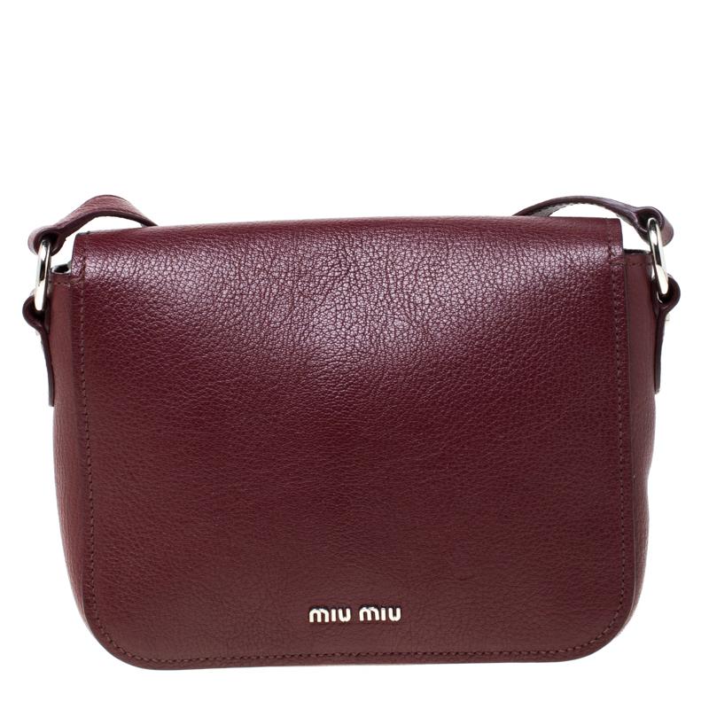 Stunning to look at and durable enough to accompany you wherever you go, this Miu Miu crossbody bag is a joy to own! This Madras bag is crafted from leather and held by a shoulder strap. The insides are satin-lined and perfectly sized to carry your