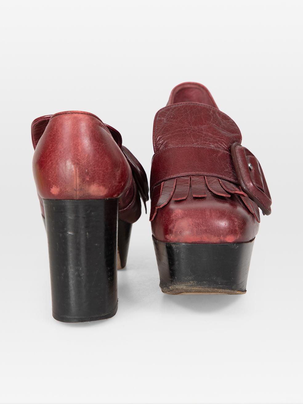 Marron Miu Miu Burgundy Leather Platform Heeled Loafers Size IT 38 (Mocassins à talons avec plateforme en cuir) en vente