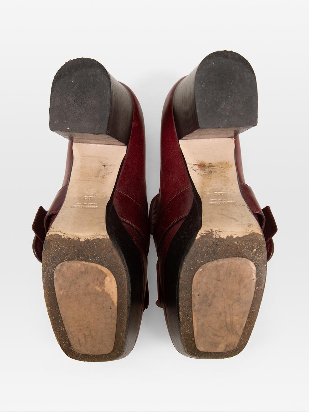 Miu Miu Burgundy Leather Platform Heeled Loafers Size IT 38 (Mocassins à talons avec plateforme en cuir) Bon état - En vente à London, GB