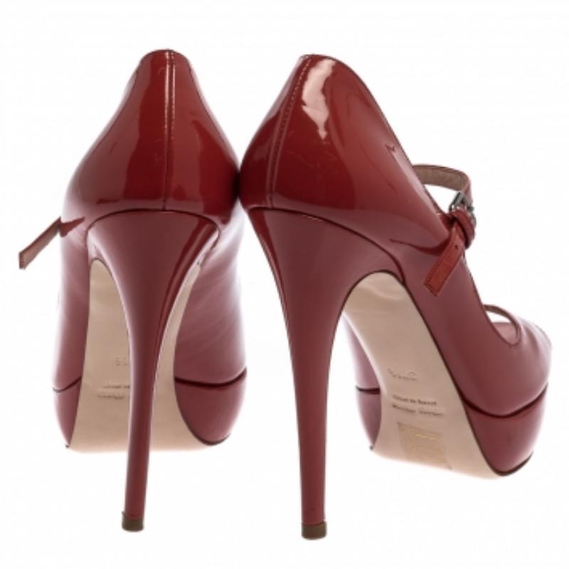 Miu Miu Burgundy Patent Leder Peep Toe Pumps Größe 37.5 Damen im Angebot