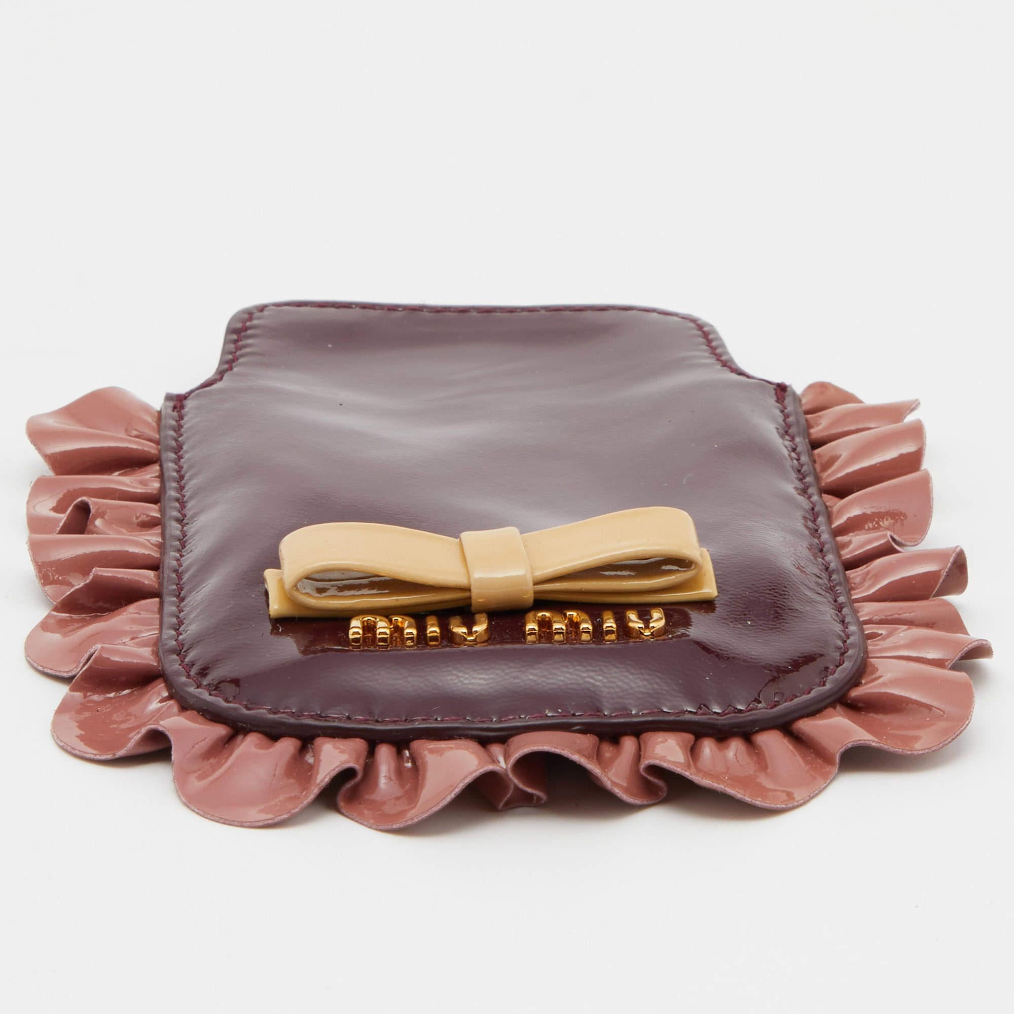 Miu Miu Burgundy/Pink Patent Leather Ruffle Phone Case For Sale 2