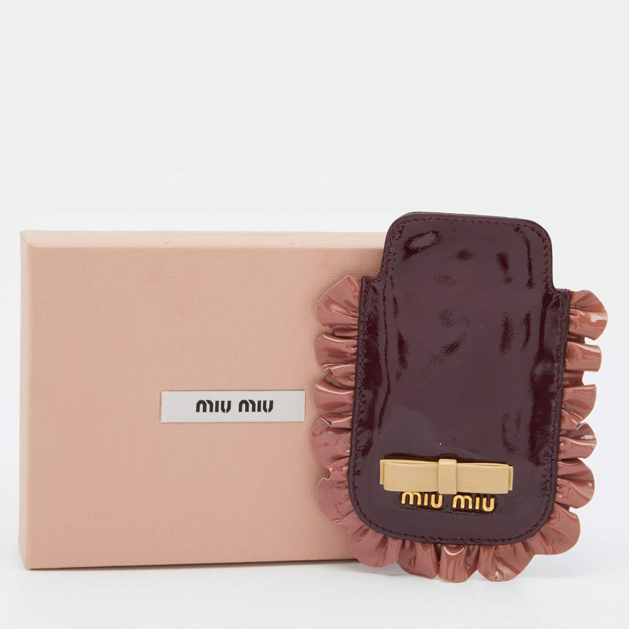 Miu Miu Burgundy/Pink Patent Leather Ruffle Phone Case For Sale 3