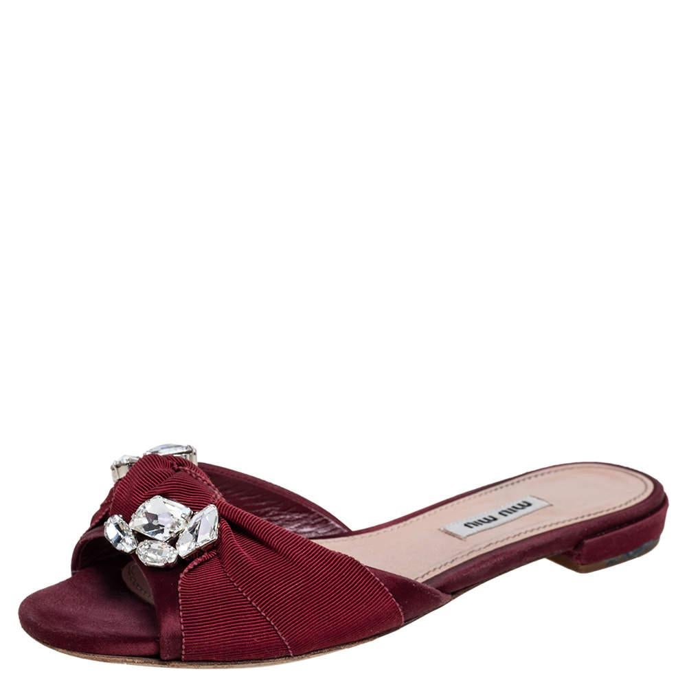 These flats from Miu Miu are all about seeking total comfort for your feet. The upper displays a matching fabric and satin knot detail with silver-toned embellishments. Team up these flats with your casual dress and look lovelier than ever!