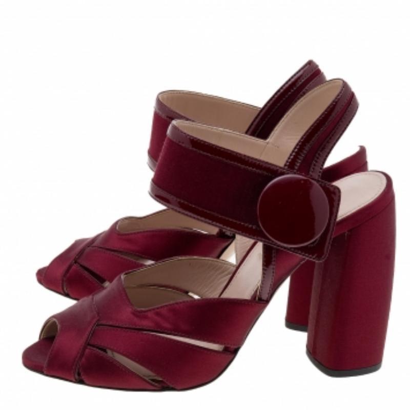 Miu Miu Sandalias con tira al tobillo de satén y charol burdeos talla 36 Marrón en venta