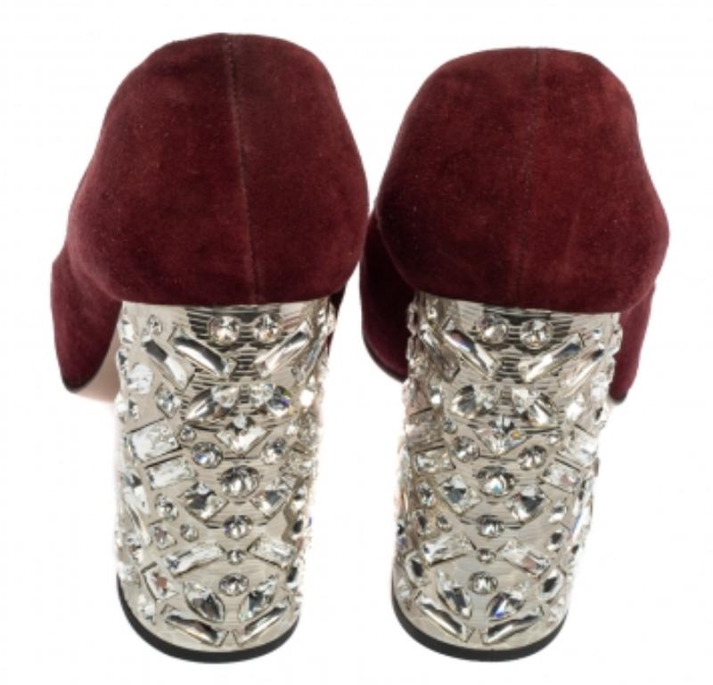 Miu Miu Burgundy Suede Crystal Embellished Block Heel Pumps Size 35 Pour femmes en vente