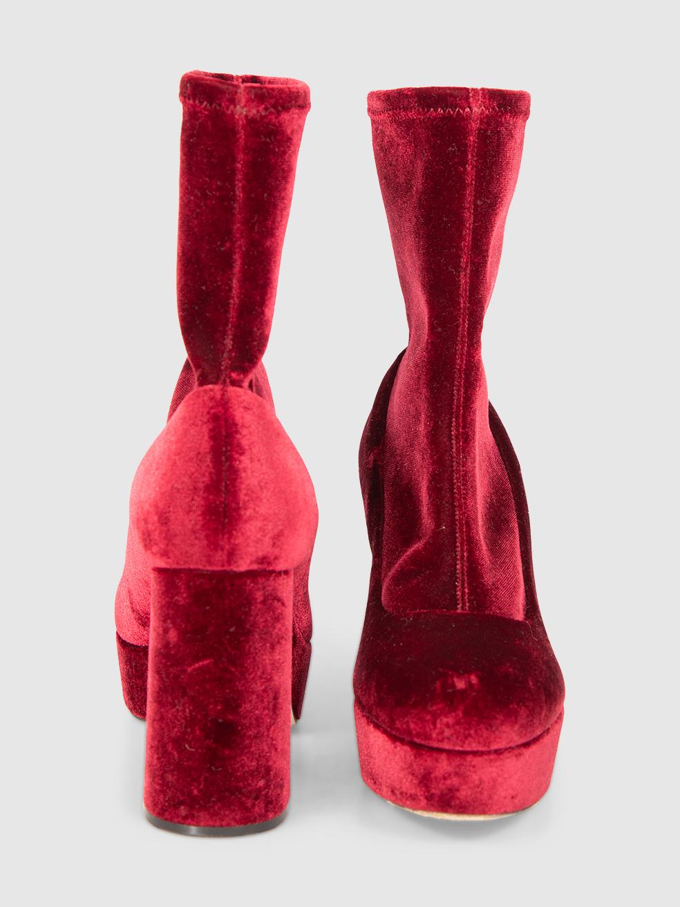 Rosso Miu Miu Stivali con tacco in velluto borgogna misura IT 37 in vendita