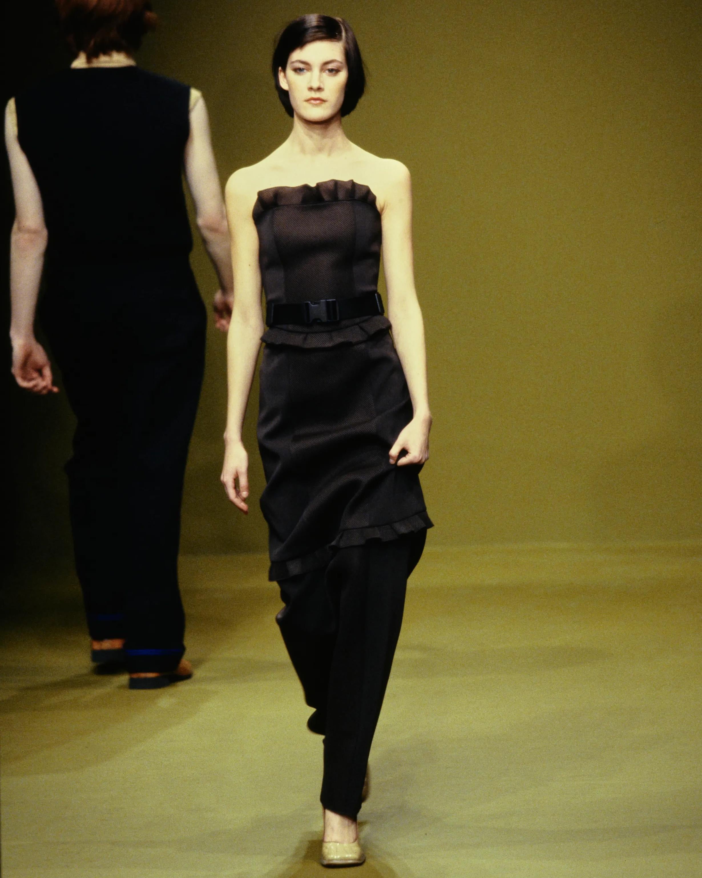 Noir Miu Miu by Miuccia Prada Robe à colonnes à volants, marron, FW 1999 en vente