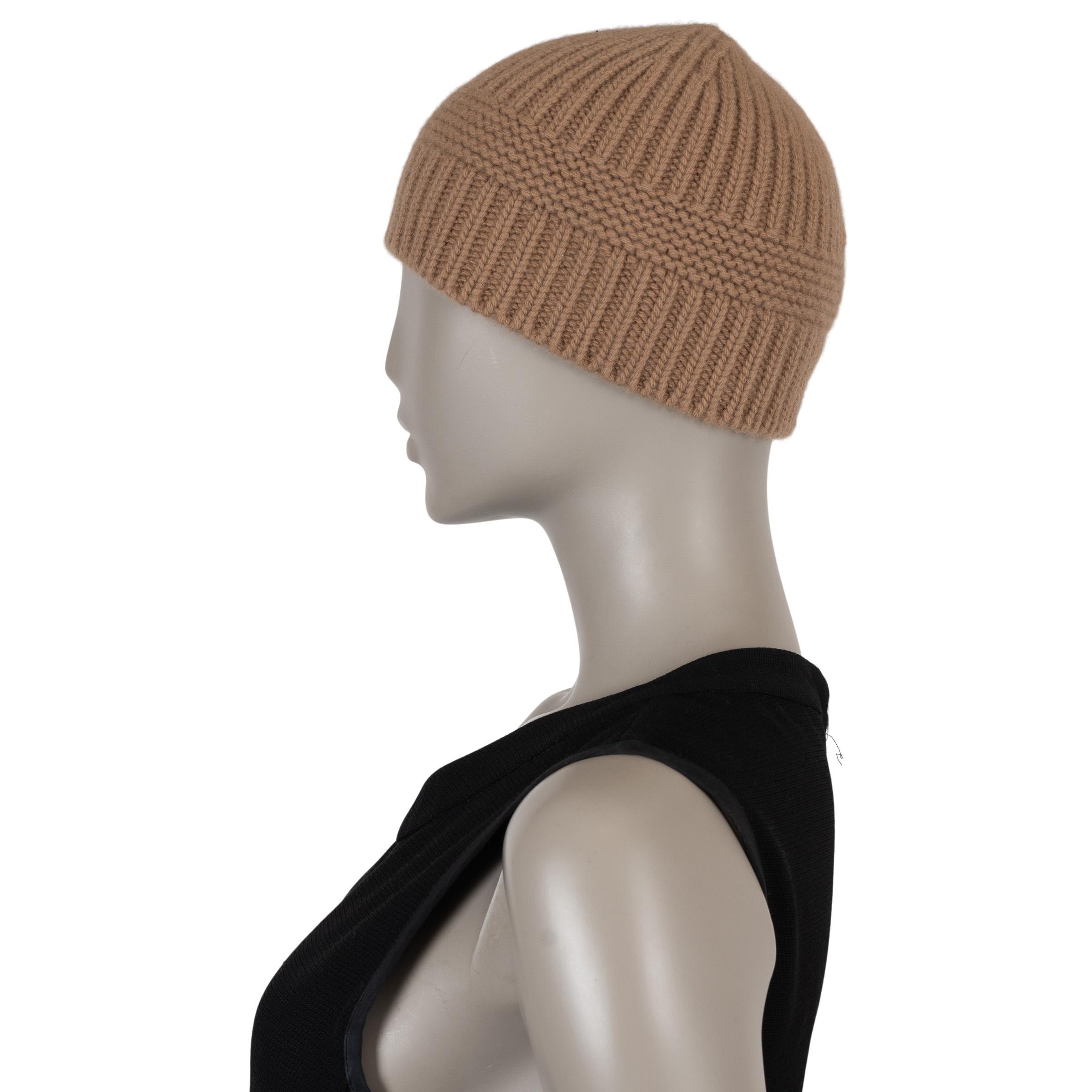 MIU MIU camelbraun Wolle & Kaschmir 2022 LOGO Beanie Hut M im Zustand „Hervorragend“ im Angebot in Zürich, CH