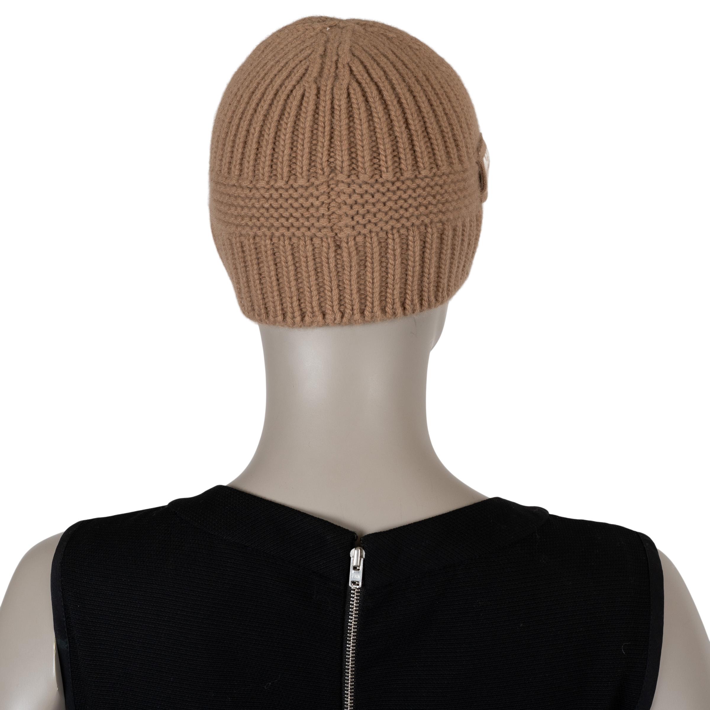 MIU MIU camelbraun Wolle & Kaschmir 2022 LOGO Beanie Hut M Damen im Angebot