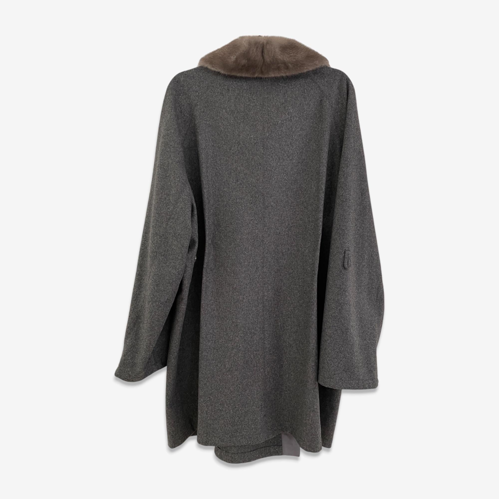 Super Miu Miu Coat with fur
2000s
Size: 42 IT
Materials: 75% Virgine Wool - 20% Nylon 5% Cashmire
+ Fur
Measures: Shoulders 42cm Length 90cm
