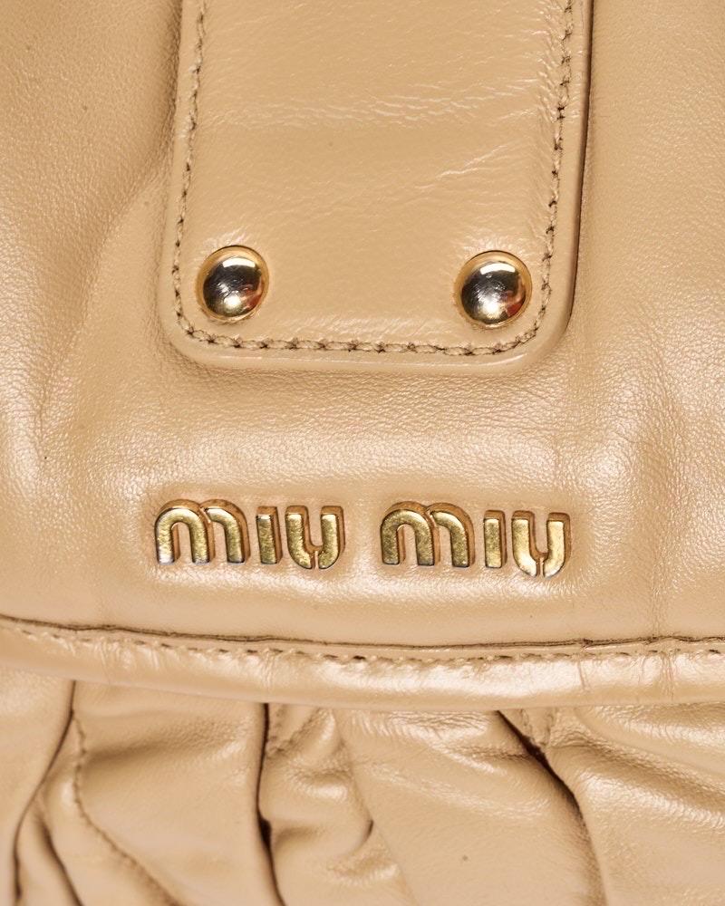 Miu Miu Coffer Large Groffata Beige Borsa a spalla For Sale 7