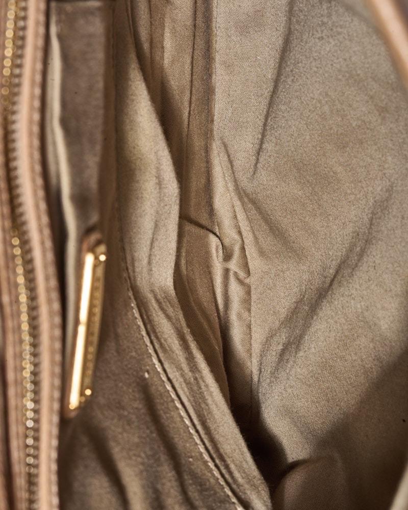 Miu Miu Coffer Large Groffata Beige Borsa a spalla For Sale 11
