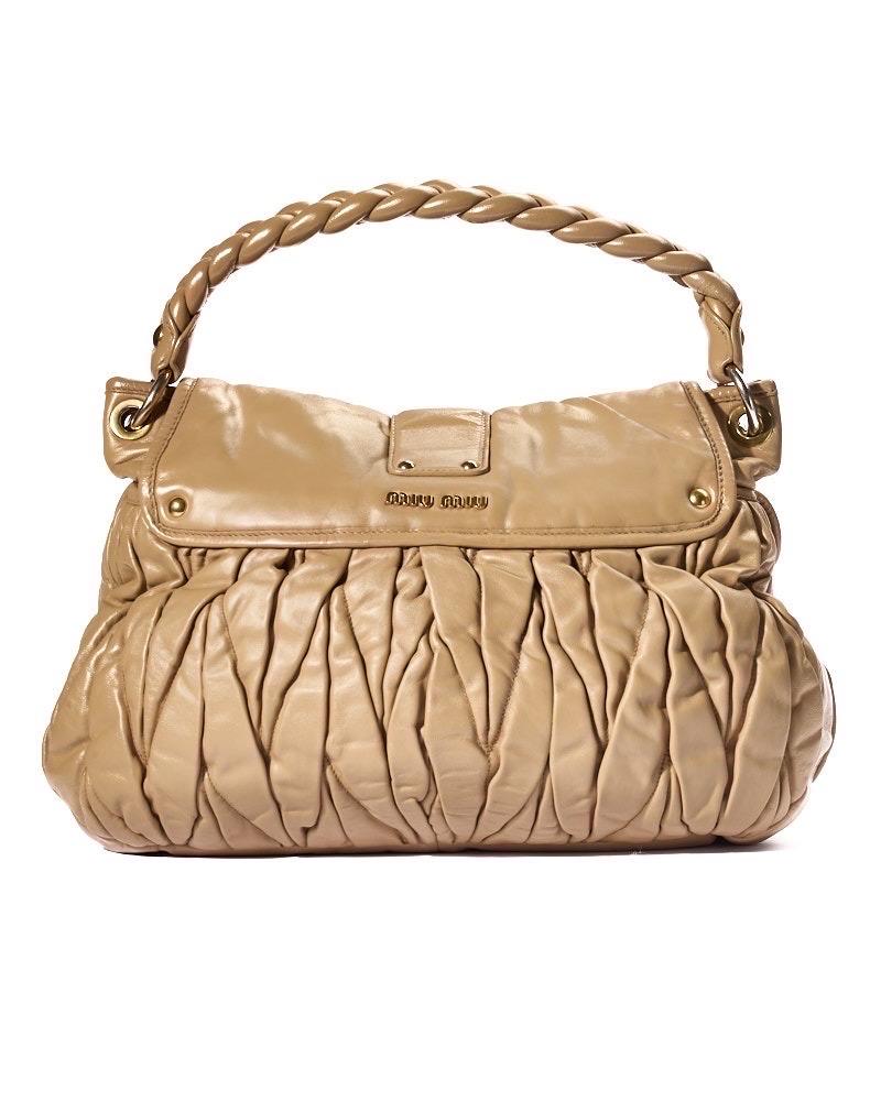 Miu Miu Coffer Large Groffata Beige Borsa a spalla For Sale 1
