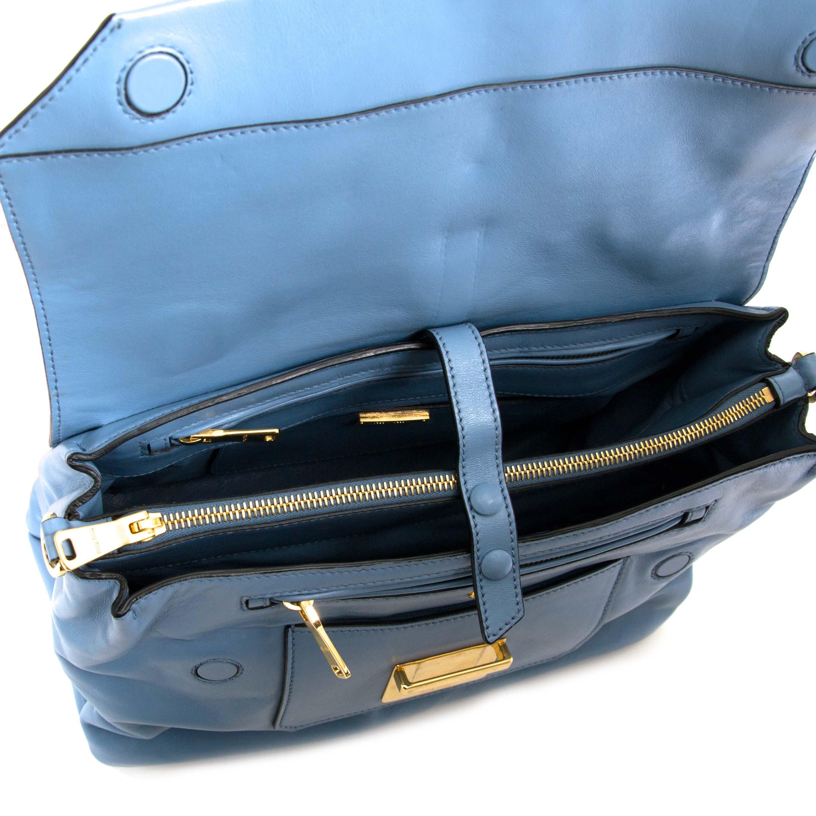 Sac à rabat convertible Vitello Soft Medium Miu 1