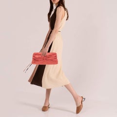 Miu Koralle Orange Leder Schleife Kiss Lock Clutch