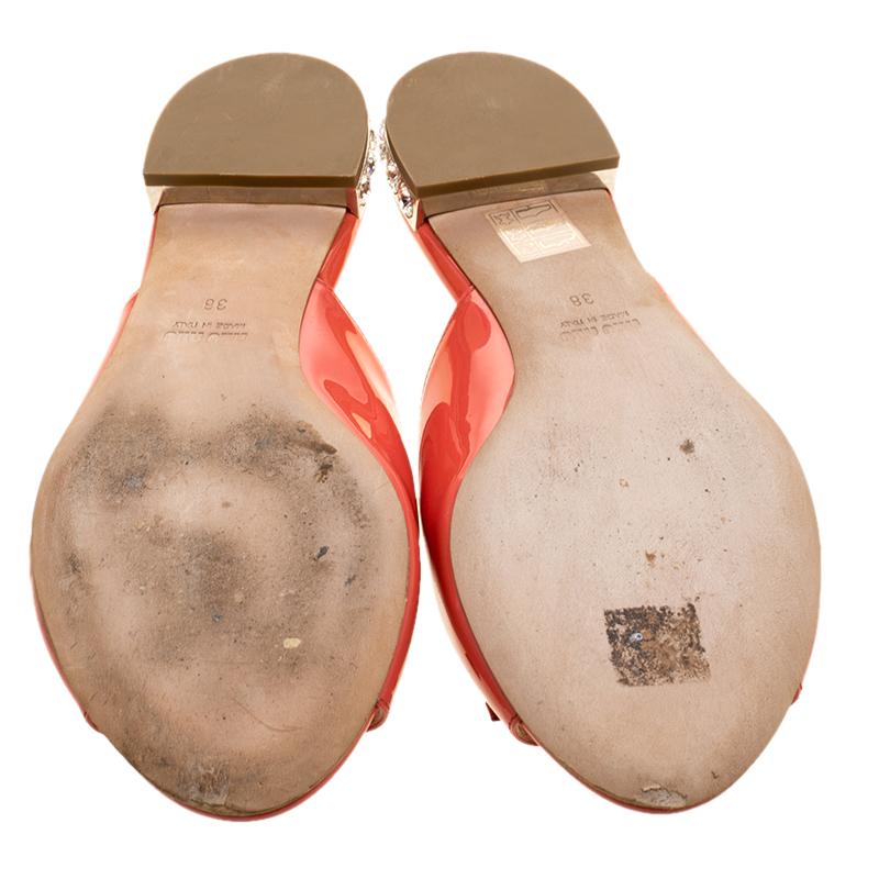 Miu Miu Coral Patent Leather Bow Detail Jeweled Heel Flat Slides Size 38 In Good Condition In Dubai, Al Qouz 2