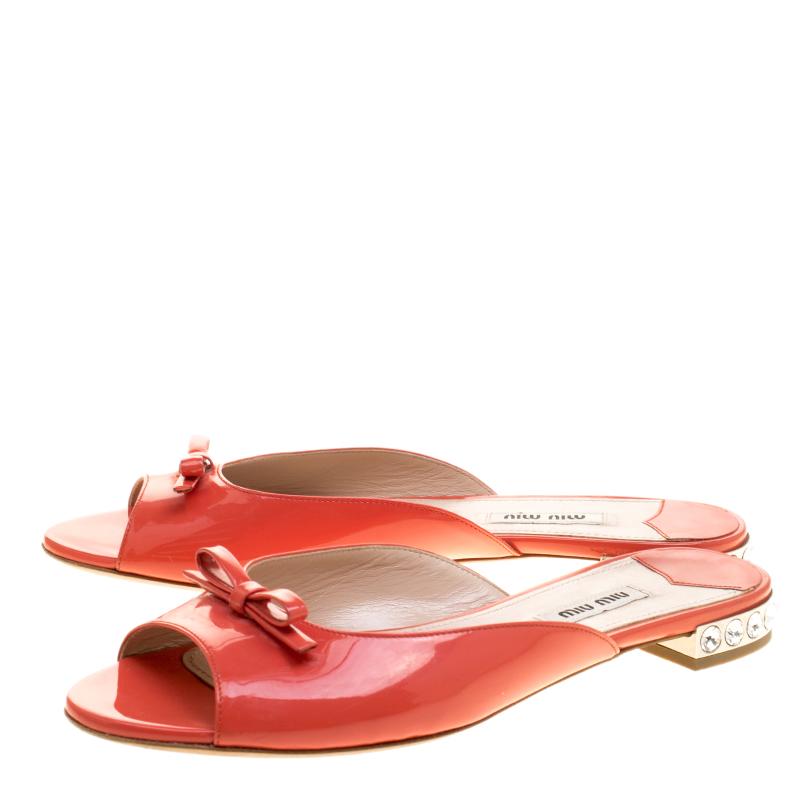 Women's Miu Miu Coral Patent Leather Bow Detail Jeweled Heel Flat Slides Size 38