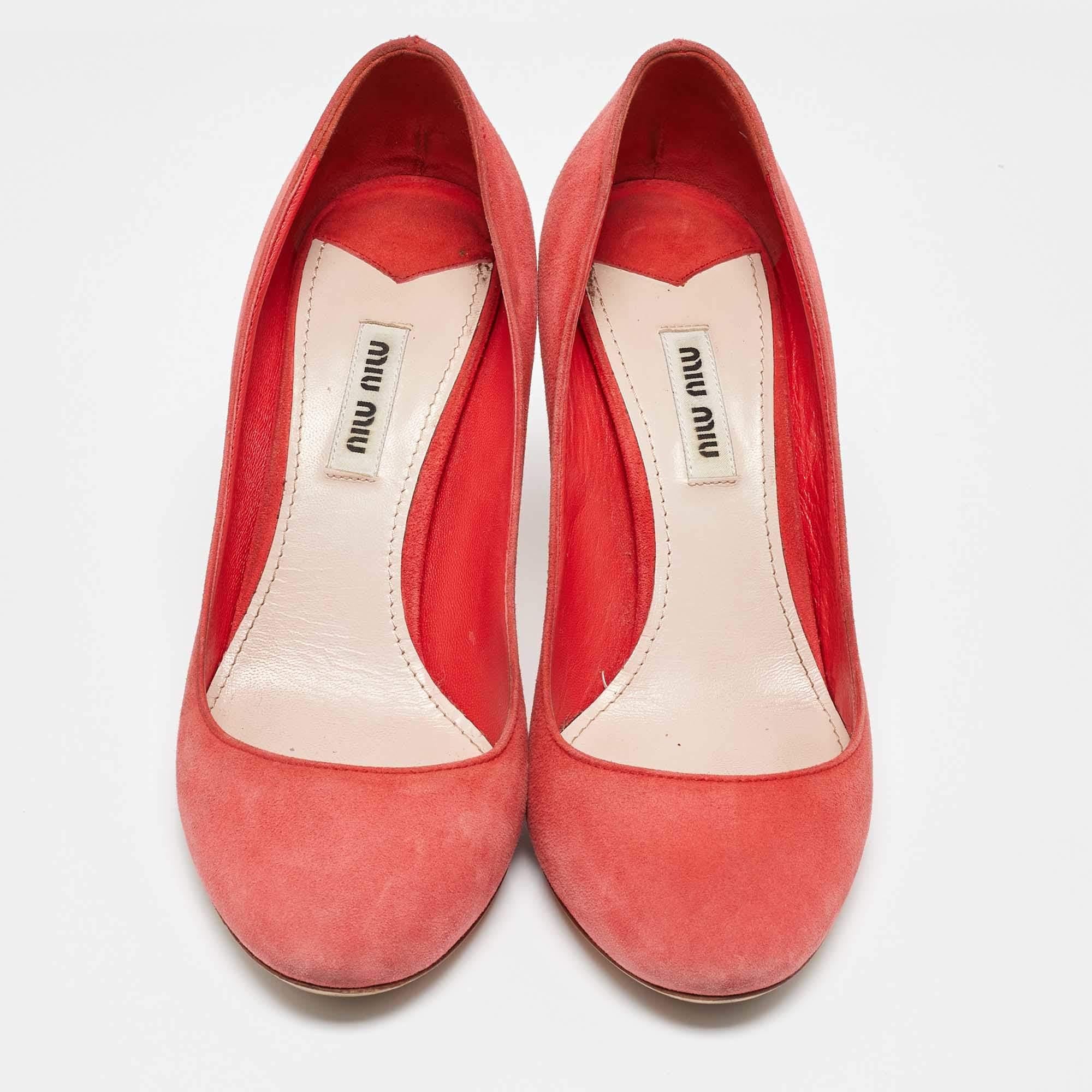 Orange Miu Miu Coral Pink Suede Round Toe Pumps Size 37.5 For Sale