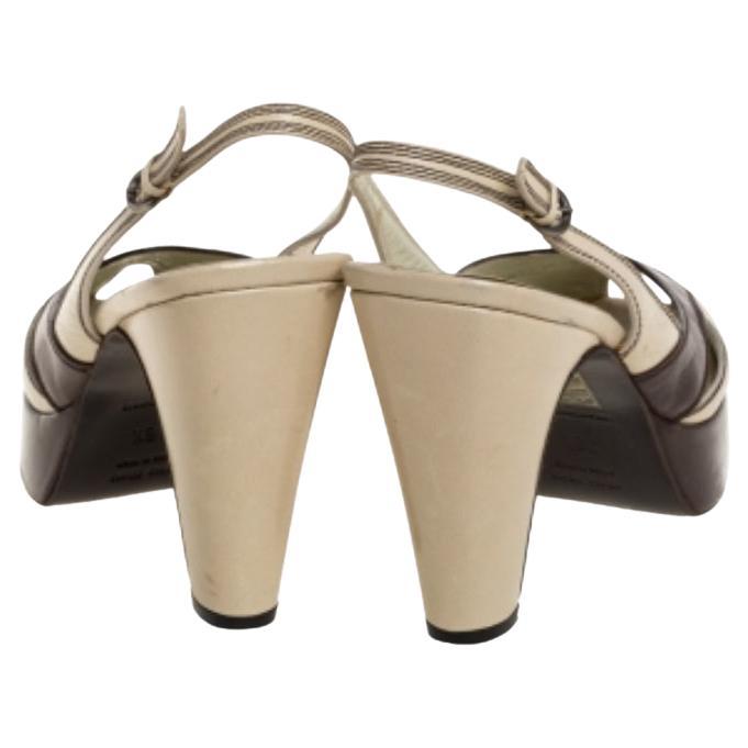 Flaunt these fabulous sandals from Miu Miu as you step out in style. Crafted in Italy, they are made from quality leather in the shades of cream and brown. They flaunt a smart silhouette with slingbacks, platforms, 10.5 cm heels.