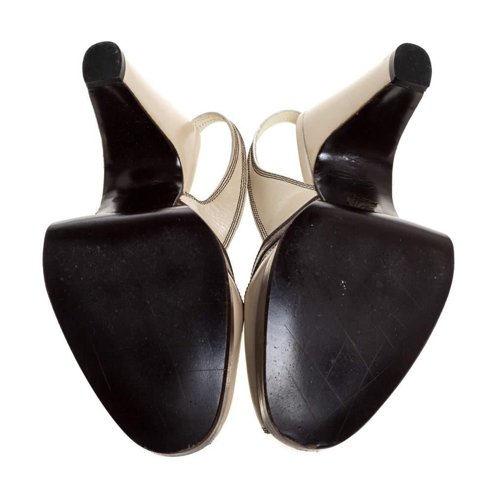 Miu Miu Sandalias de piel color crema/marrón con plataforma y puntera abierta tamaño 38.5 1