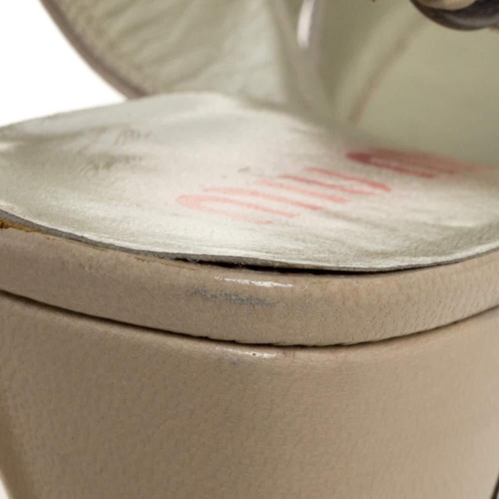 Miu Miu Sandalias de piel color crema/marrón con plataforma y puntera abierta tamaño 38.5 3